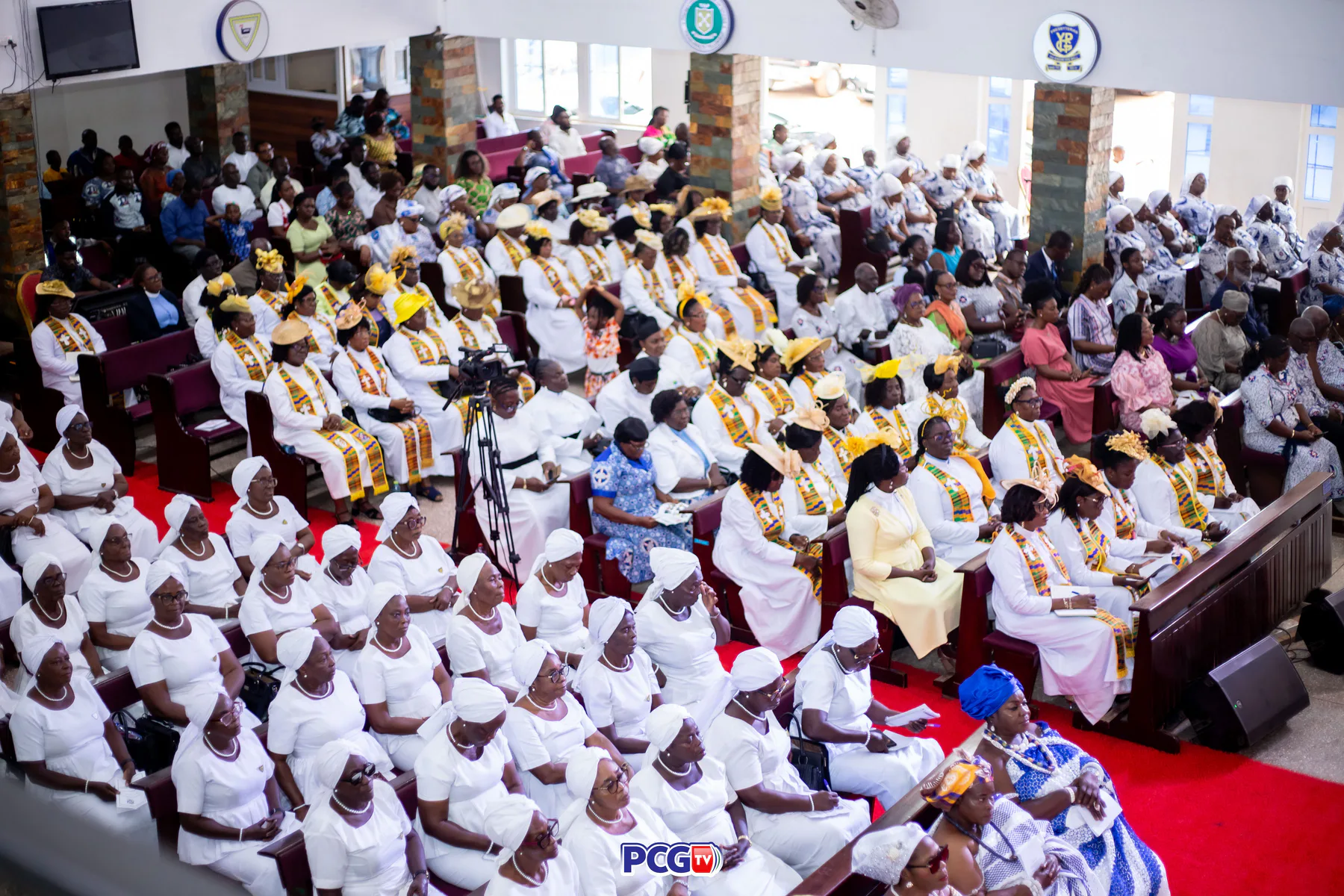 An overhead view of a large Presbyterian congregation